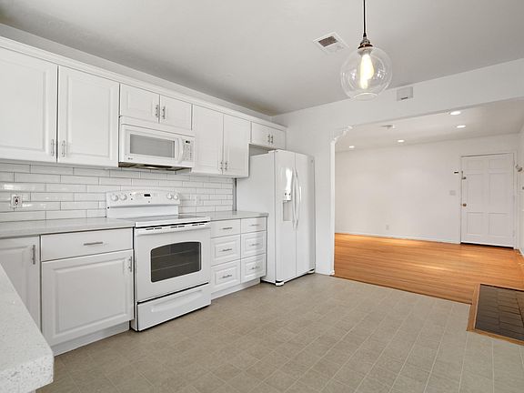 3rd image of 145 Kittoe Dr Unit A