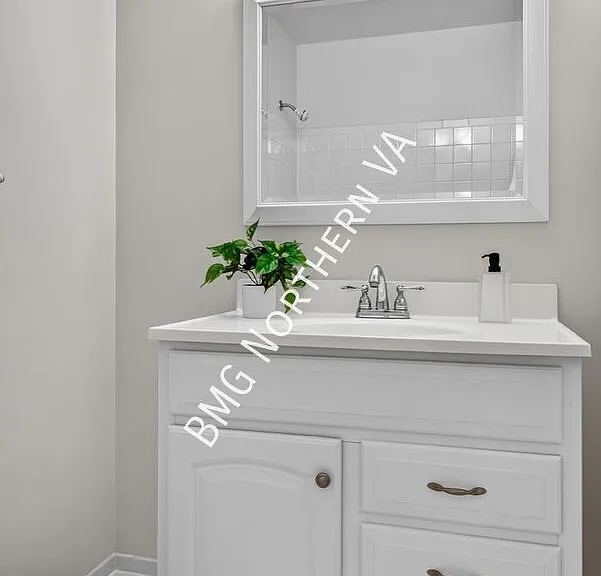 6001 Keble Dr — Photo 50