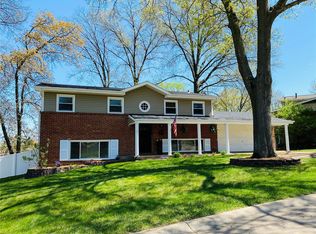 400 Wyncrest Dr, Ballwin, MO 63011