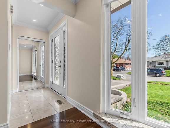3rd image of 44 Caracas Rd
