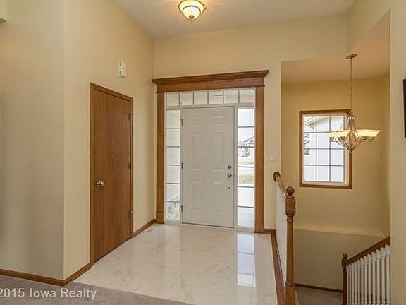 4th image of 830 Lake View Ave
