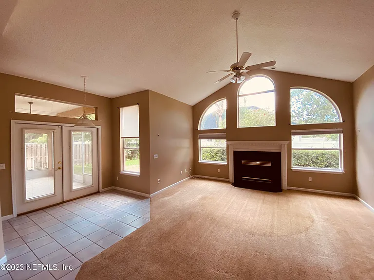 312 Morning Glory Ln — Photo 3