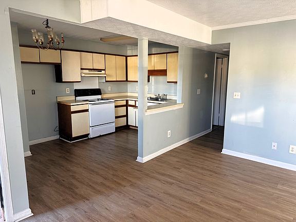 2nd image of 830 Willow Pointe