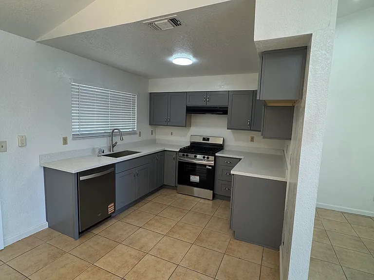 7580 Bluebrook Way — Photo 2