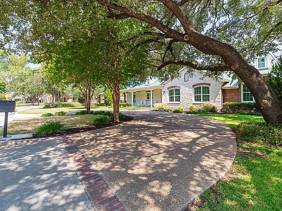 2nd image of 2707 Farmers Branch Ln