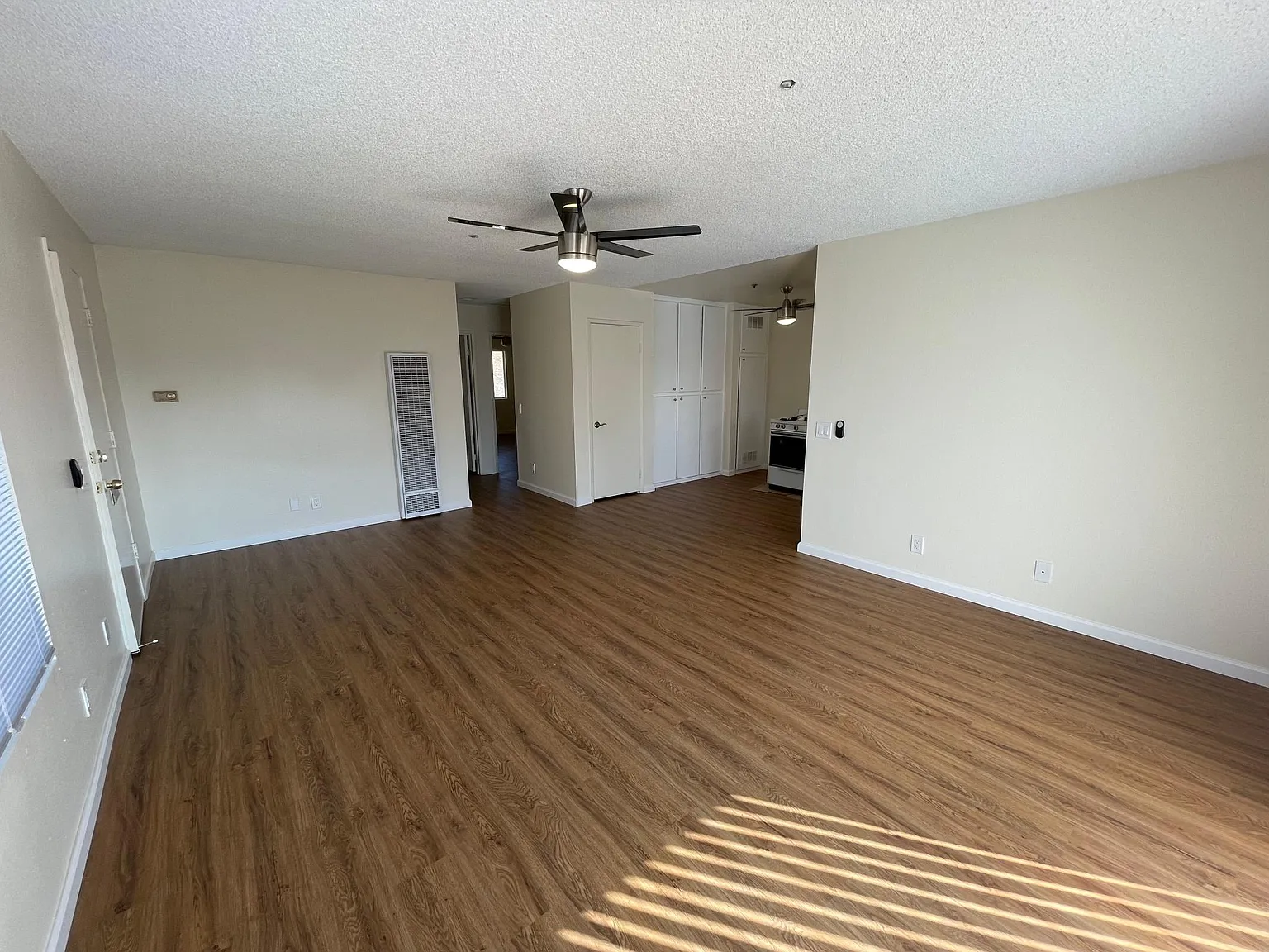 181 Stonyhurst Ct — Photo 2