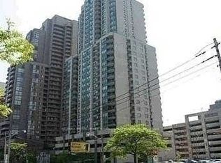 750 Bay St #2802-C01, Toronto, ON M5G 1N6