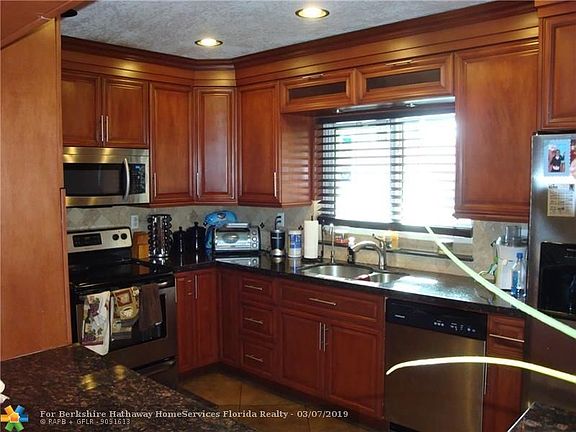 CUSTOM KITCHEN