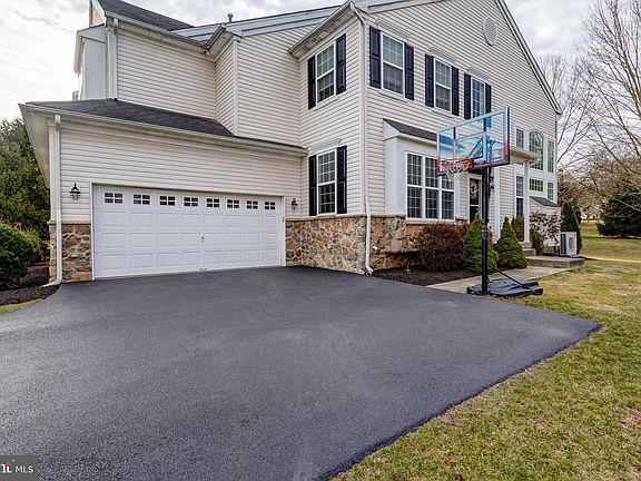 2nd image of 848 Arden Ct