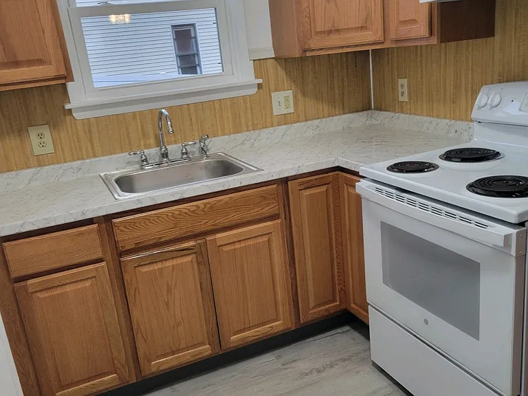 661 Vine St — Photo 3