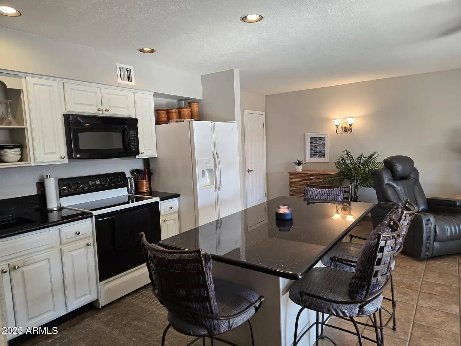 2 bed, 1.5 bath, 1147 sqft, $1,700 — Photo 4