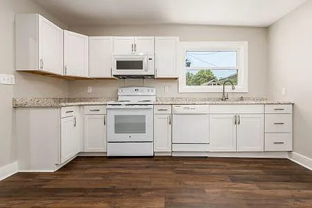 44 Western Ave — Photo 6