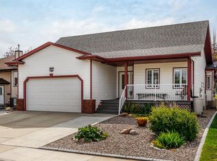 169 N Parklane Dr, Strathmore, AB T1P 1V8