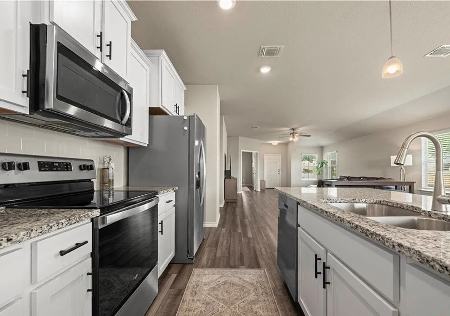 3-bedroom 2-bathroom home for rent in Clayton Ranch! — Photo 3