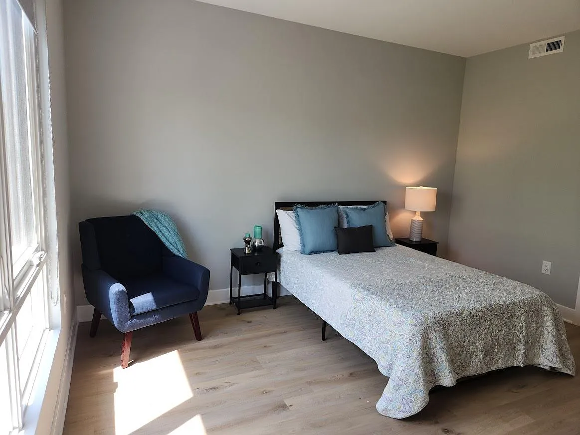 1 bed, $1,200 — Photo 4