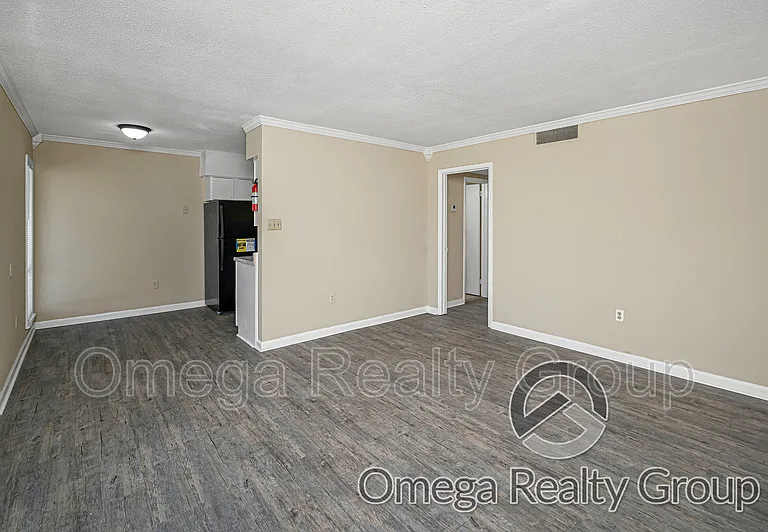 South Court Apartments — Photo 12