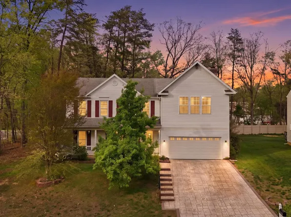 8664 Pohick Forest Ct, Springfield, VA 22153