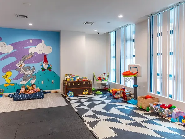 564 Saint John's Place image 11 of 17