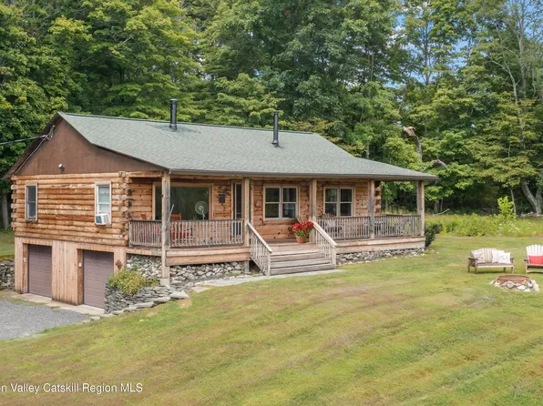 2 Greenfield Court, Chatham, NY 12037