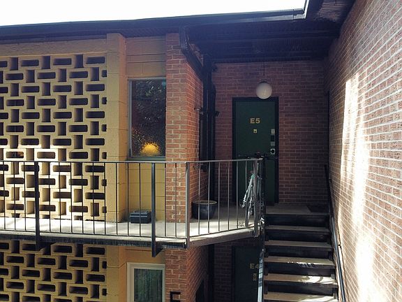 Easy walk up with ample street parking right out front