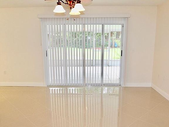 5th image of 2330 Delrose Dr W