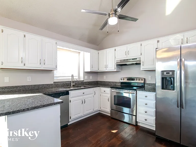 1010 Peggy Dr — Photo 7