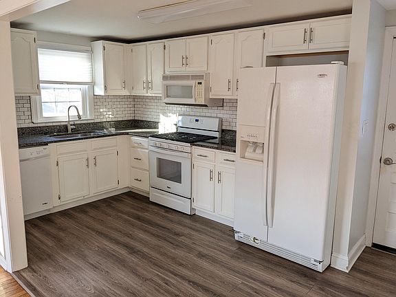 3rd image of 1244 Lions Ave