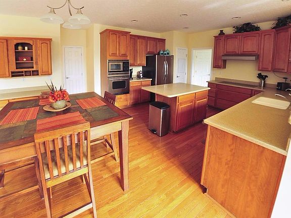 3rd image of 2142 Golden Valley Dr