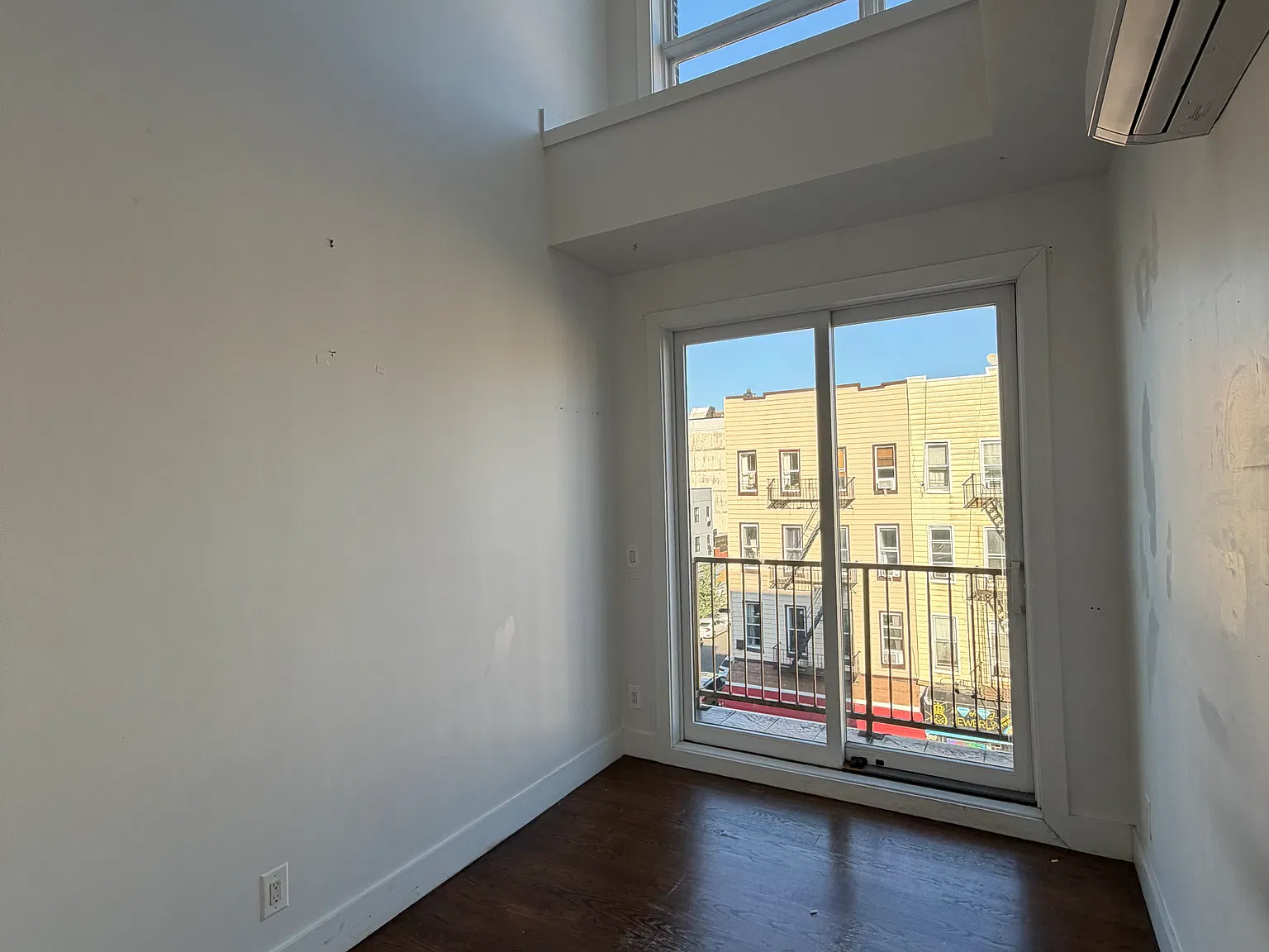 91 Graham Avenue — Photo 2
