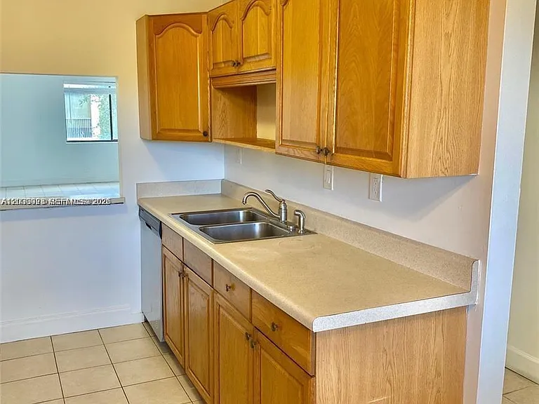 159 Lakeview Dr #204 — Photo 8