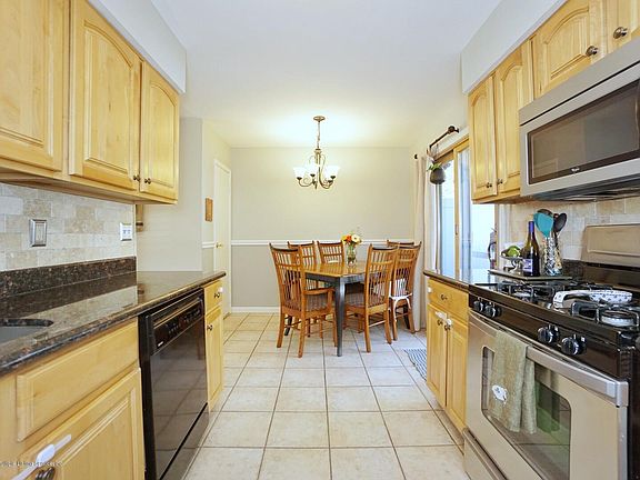 5th image of 67 Bunnell Ct