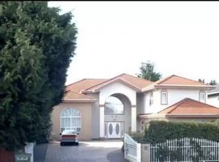 5240 Blundell Rd #1A, Richmond, BC V7C1H4