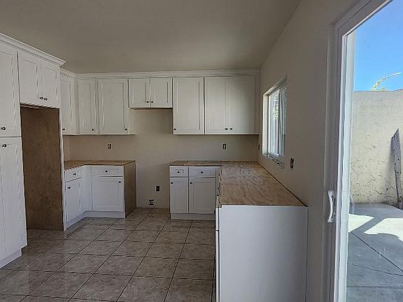 5th image of 422 Fulton Way