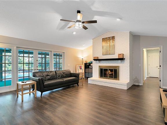 3rd image of 328 Forest Park Cir