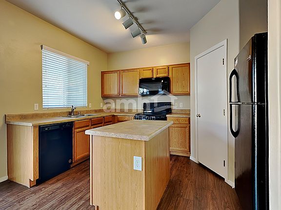4th image of 1521 S 122nd Ave