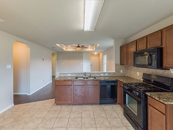4th image of 225 Stella Gold St