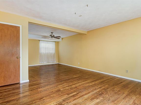 3rd image of 6325 Ashbury Dr