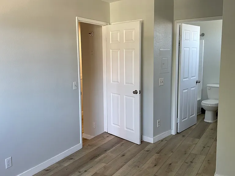 4770 York Blvd. — Photo 16