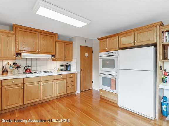 3rd image of 1603 Forest Hills Dr