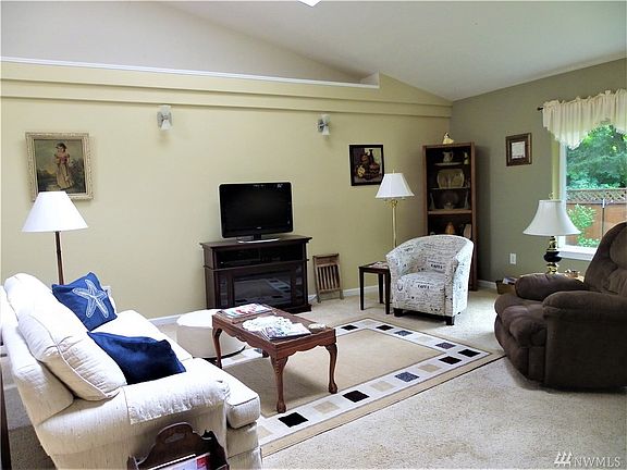 4th image of 391 Duck Lake Dr NE