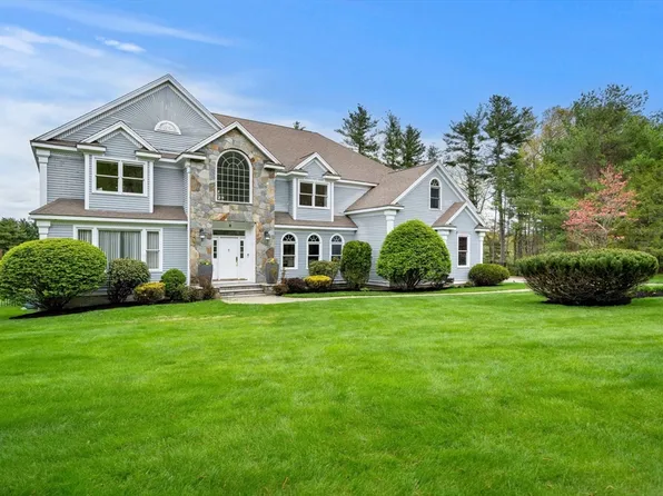 8 Hitchcock Farm Rd, Andover, MA 01810