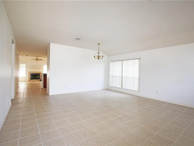 309 Country Aire Dr — Photo 5