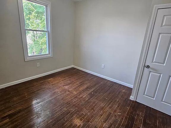 3rd image of 655 S 19th St #4