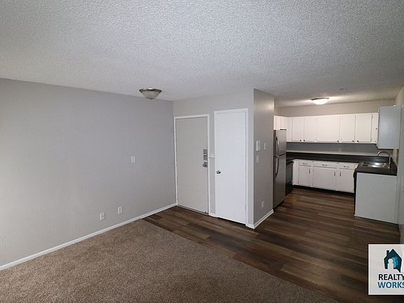 3rd image of 2252 W St Unit 2