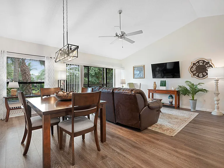 11863 Wimbledon Cir #542 — Photo 8
