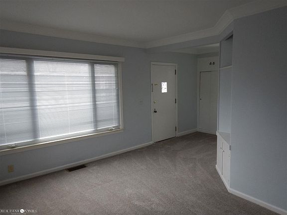 3rd image of 713 Saint Clair St