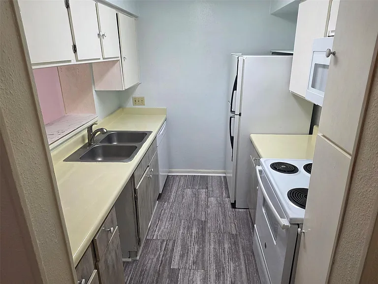 3025 Walnut Bend Ln #21 — Photo 15