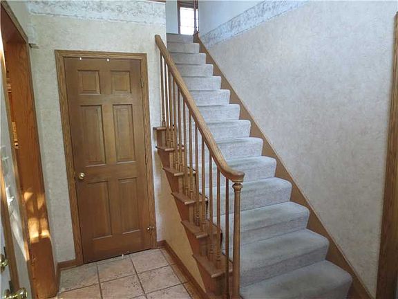 3rd image of 1264 Foxwood Dr