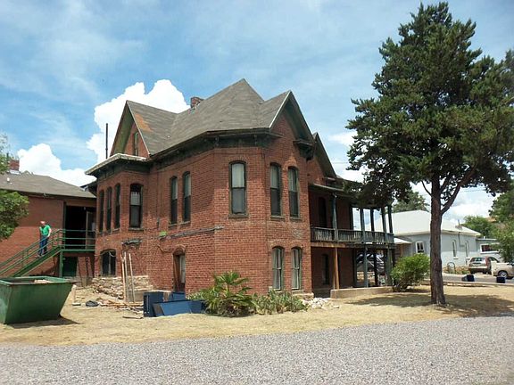 3rd image of 315 N Pinos Altos St