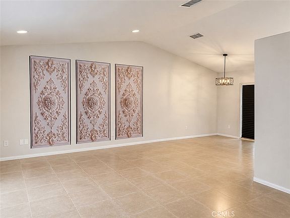2nd image of 7619 Dumosa Ave
